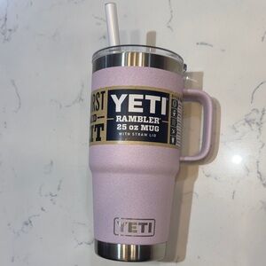 NWT Yeti With a straw Rambler 25 oz Mug in Light Pink RARE Sandstone Edition.